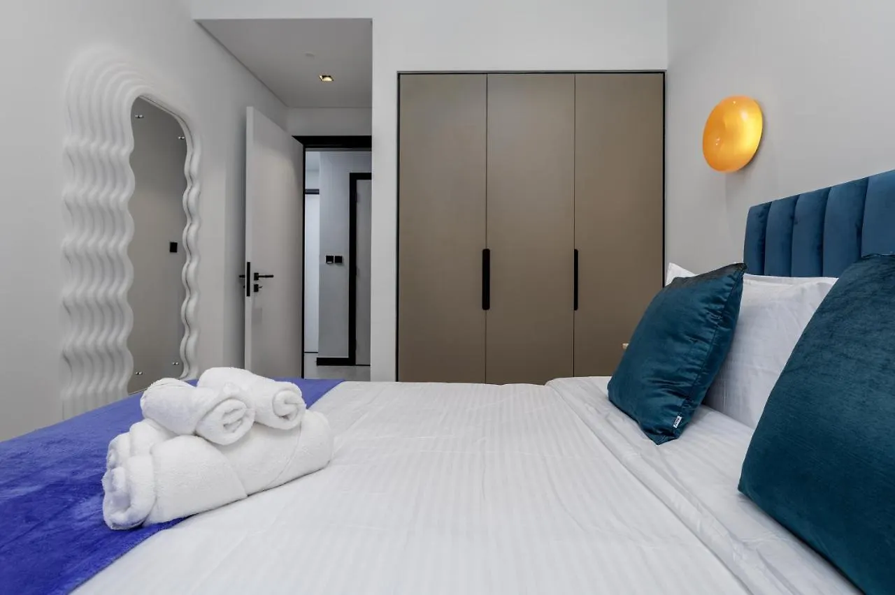 Waves Holiday Homes - Premium 1Br Apartment Overlooking Burj Khalifa Dubai
