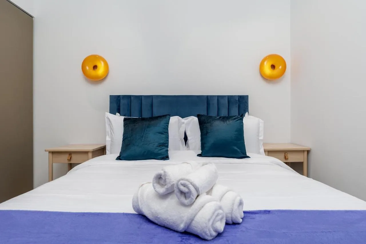 Waves Holiday Homes - Premium 1Br Apartment Overlooking Burj Khalifa Dubai United Arab Emirates